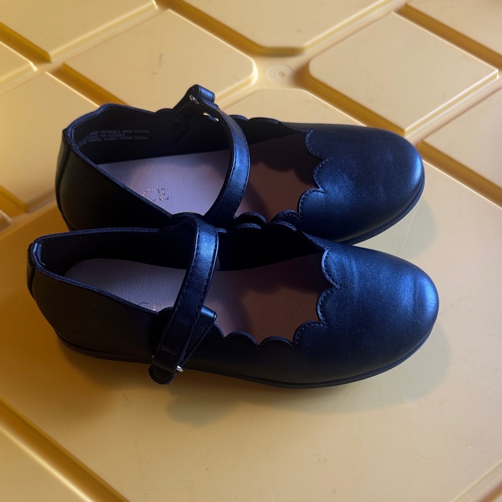 Elegant Black Kids Dress Shoes with Scalloped Design
